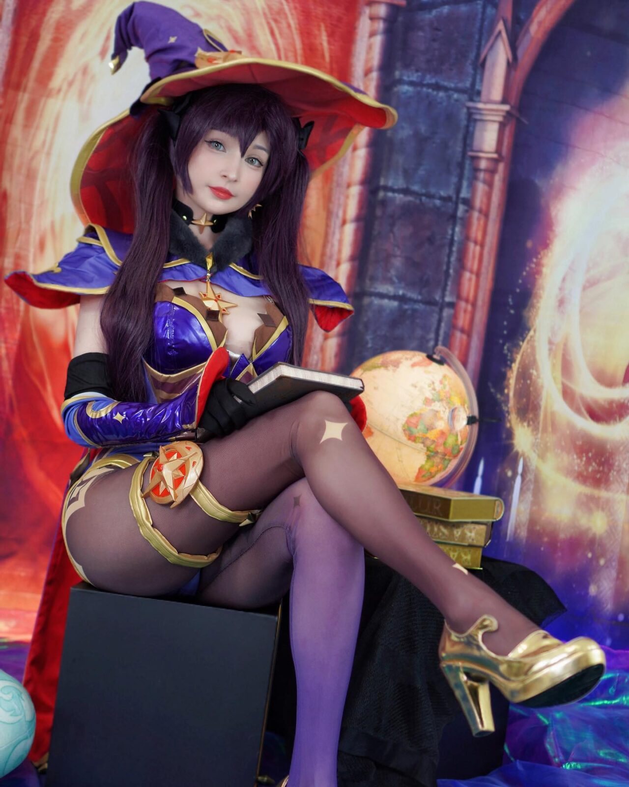 Modelo Hidori Rose fez um encantador cosplay de Mona de Genshin Impact