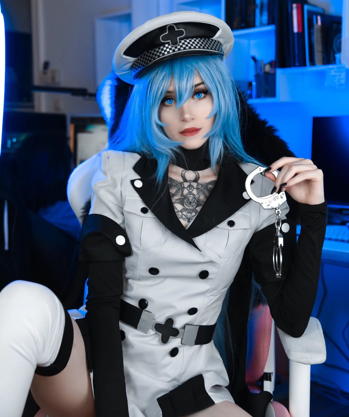 Modelo lana_starjuice fez um sedutor cosplay da Esdeath de Akame Ga Kill.