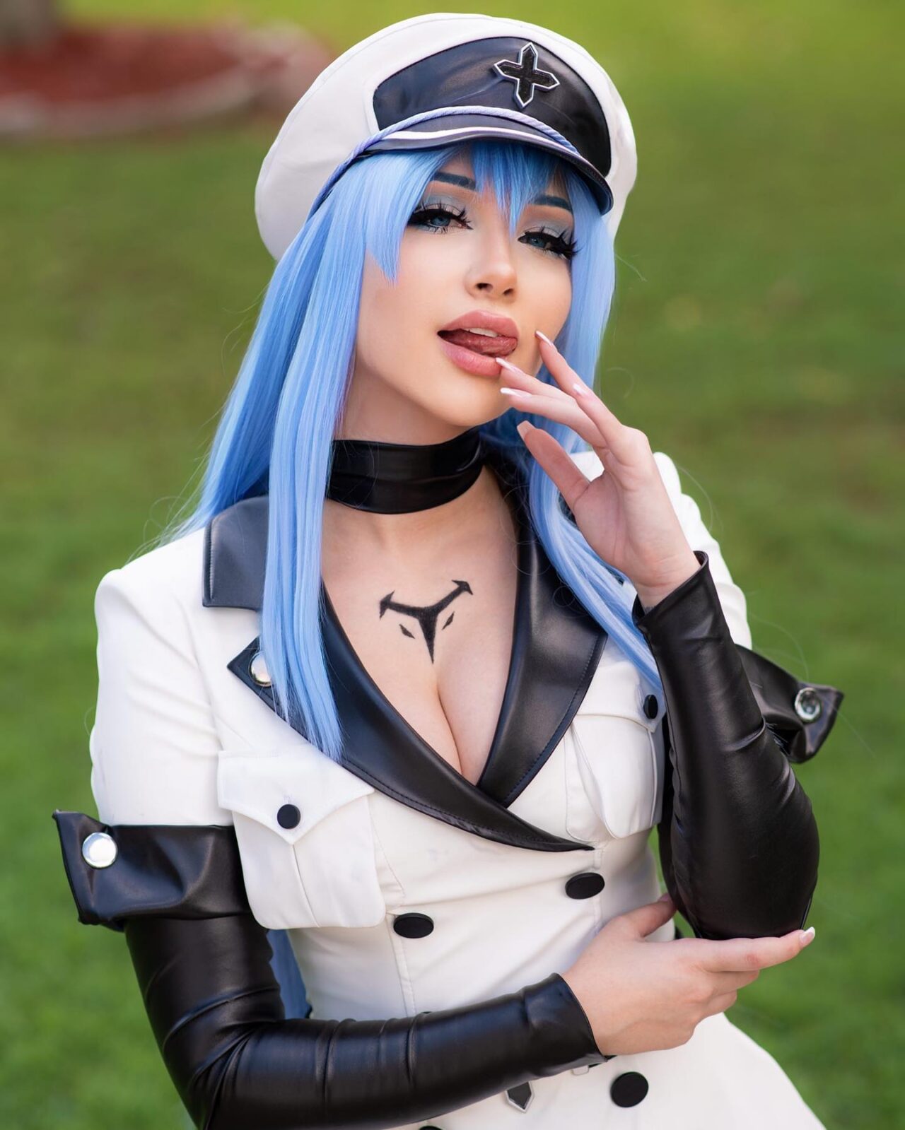 Modelo itsbekejacoba fez um atraente cosplay da Esdeath de Akame Ga Kill