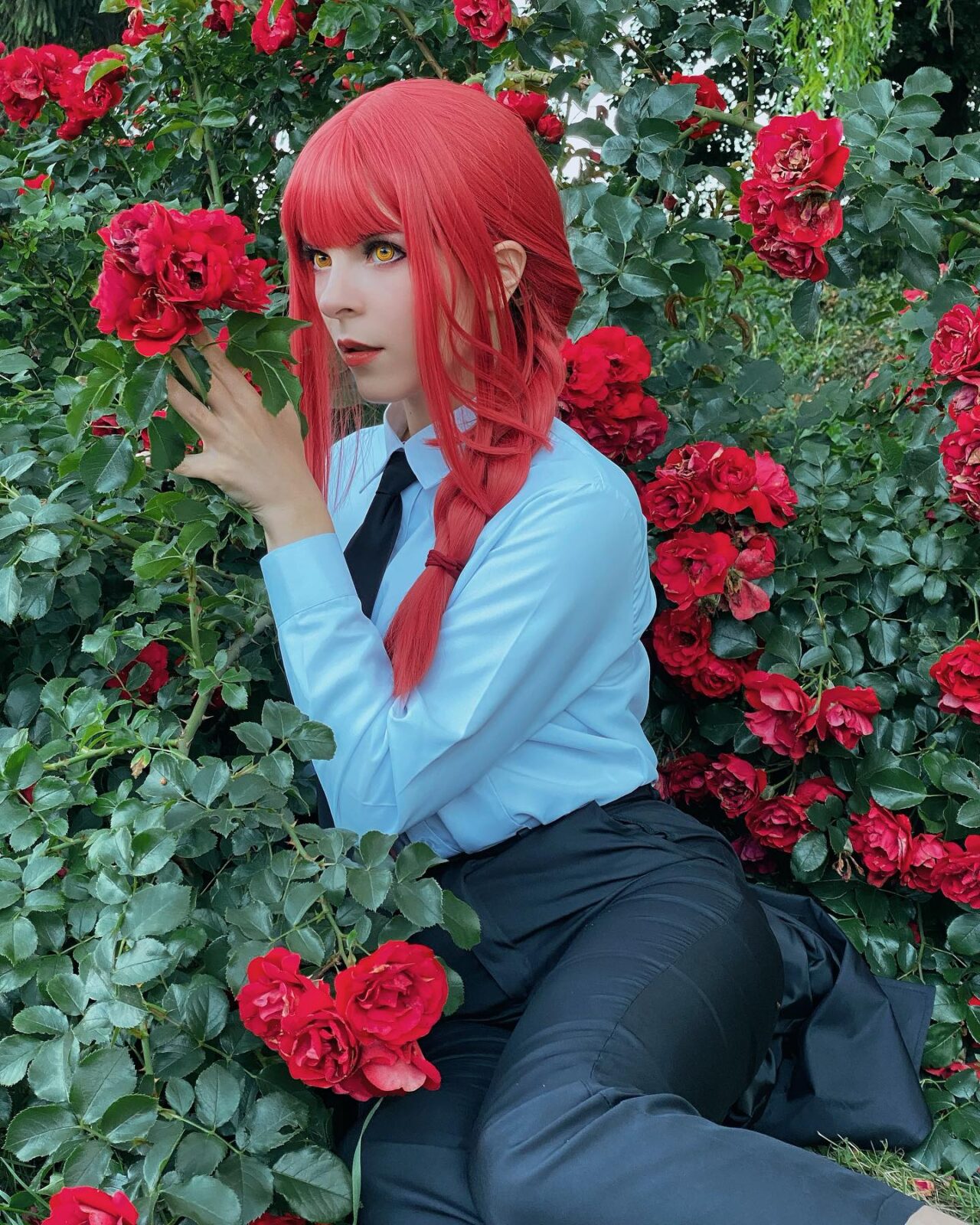 Modelo _mukha fez um lindo cosplay da Makima de Chainsaw Man