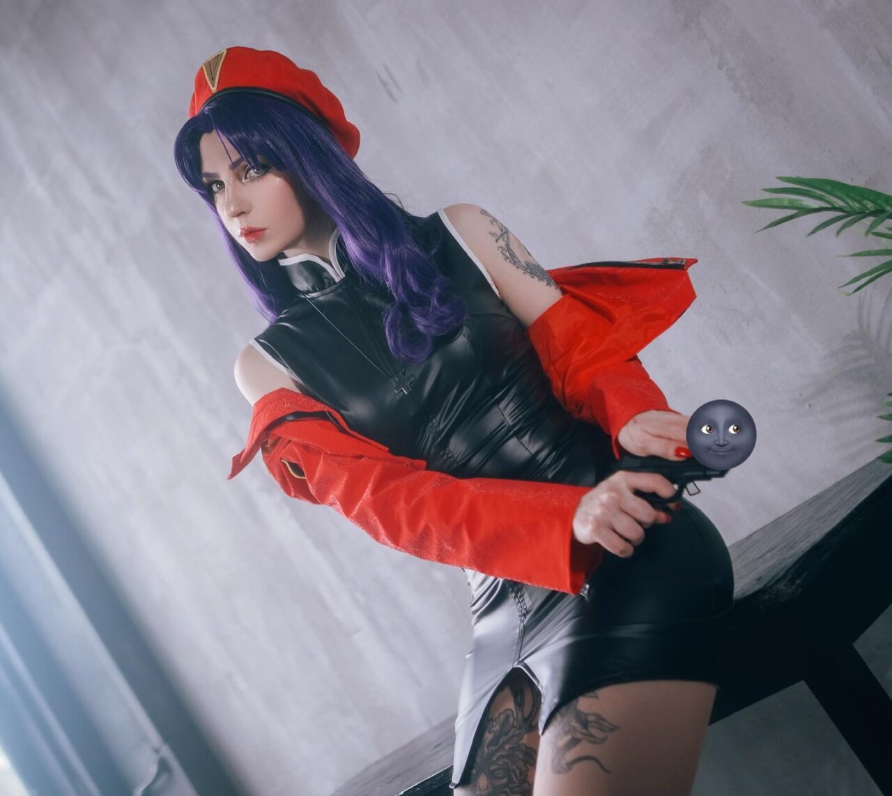 Modelo martina_the_witch fez um encantador cosplay da Misato de Evangelion