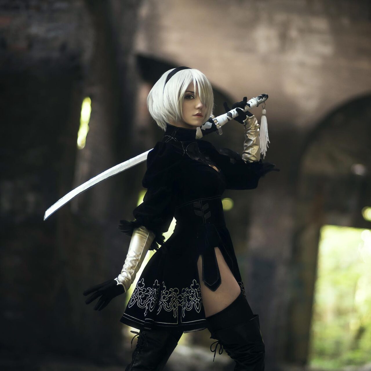 Modelo aka_purin fez um cosplay apaixonante da 2B de Nier Automata