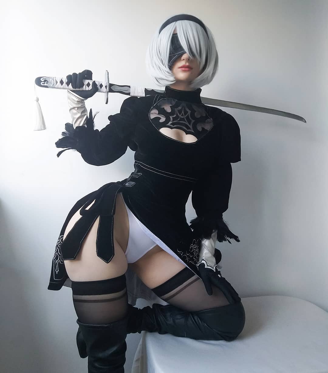 Modelo astasiadream fez um ousado cosplay da 2B de Nier Automata - Critical  Hits