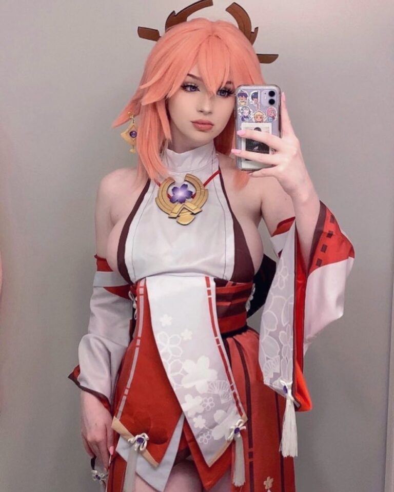 Yae Miko ganha vida em um cosplay perfeito criado pela todopokiecos