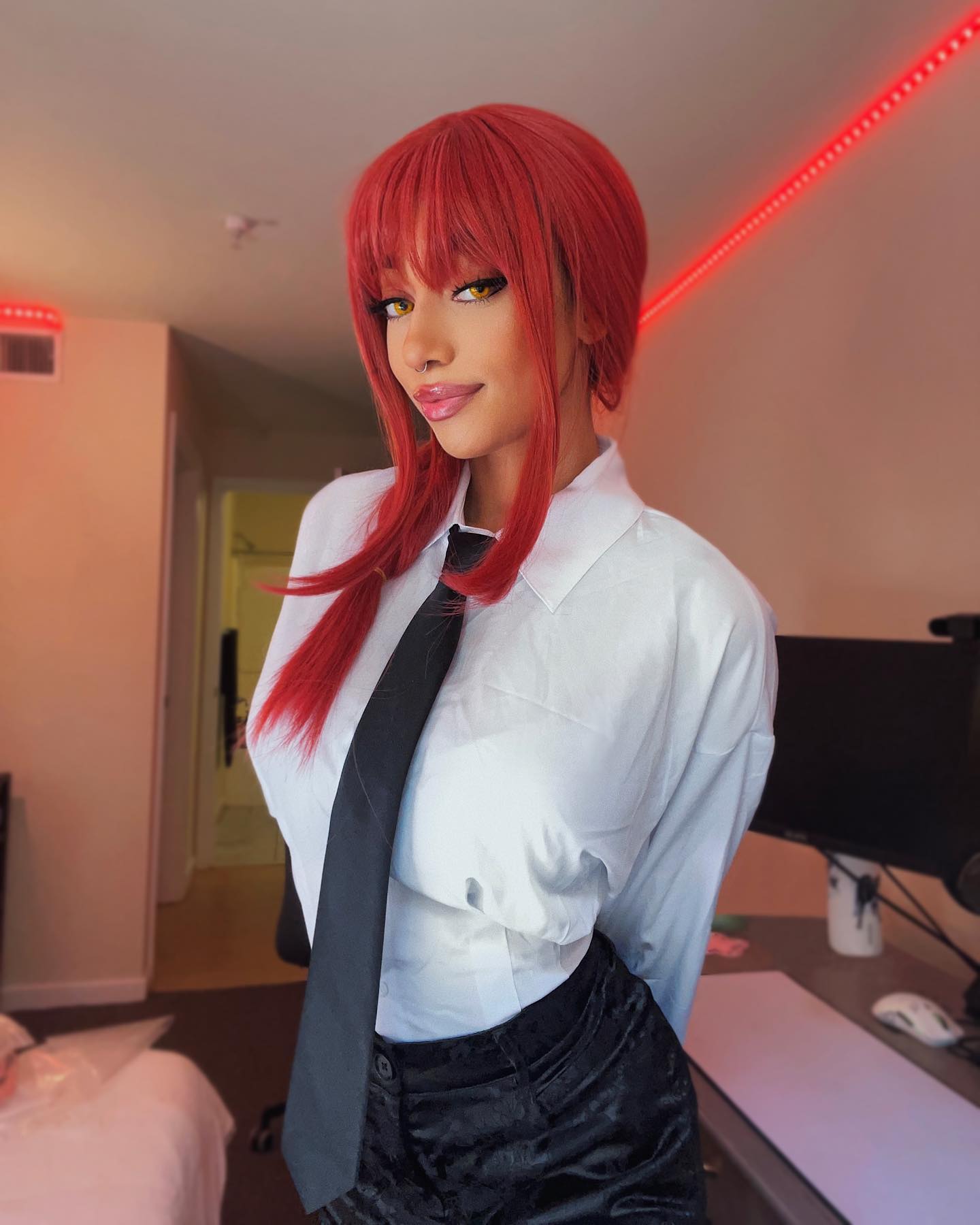 Makima ganha vida em um atraente cosplay feito pela yazbunnyy - Critical Hits