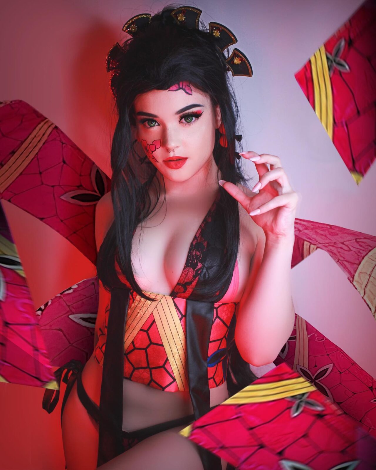 Fã acky.foxy fez um ousado cosplay da Daki de Demon Slayer