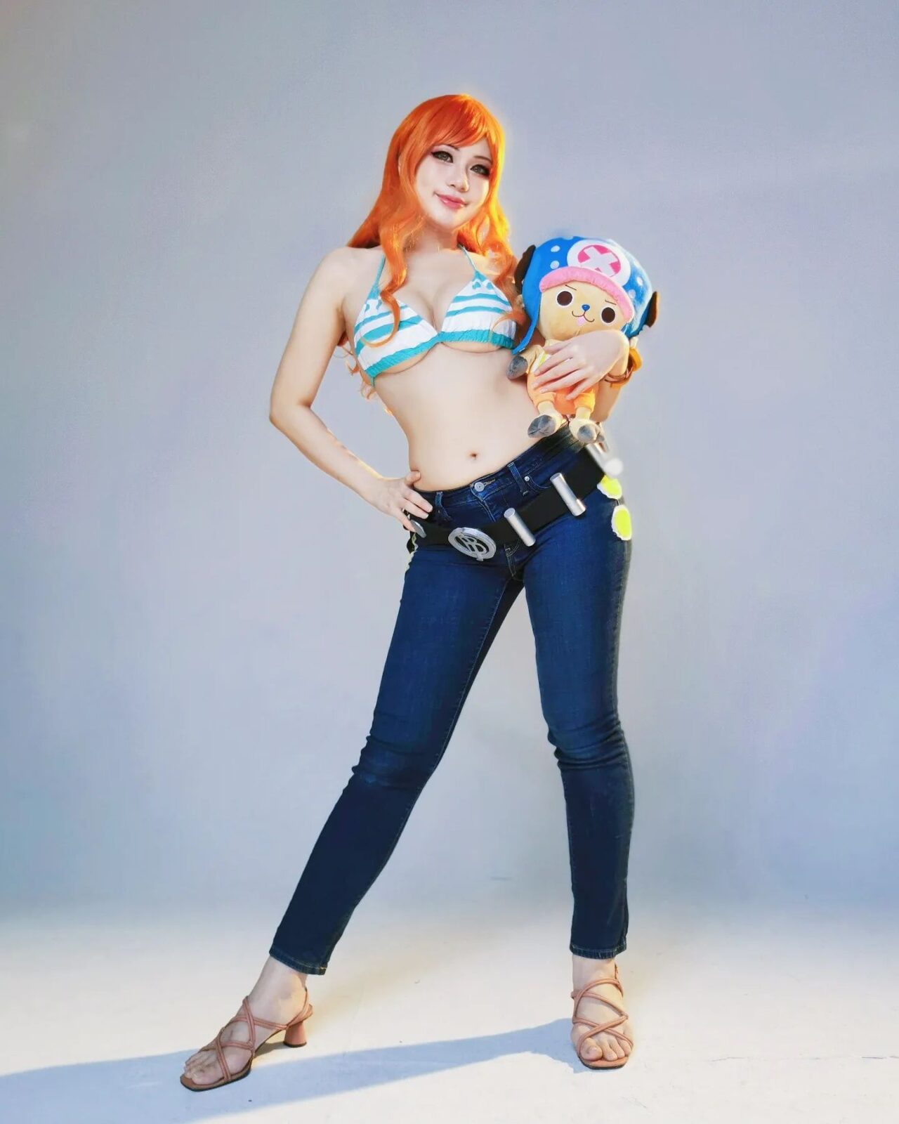 Modelo fez um encantador cosplay da Nami de One Piece