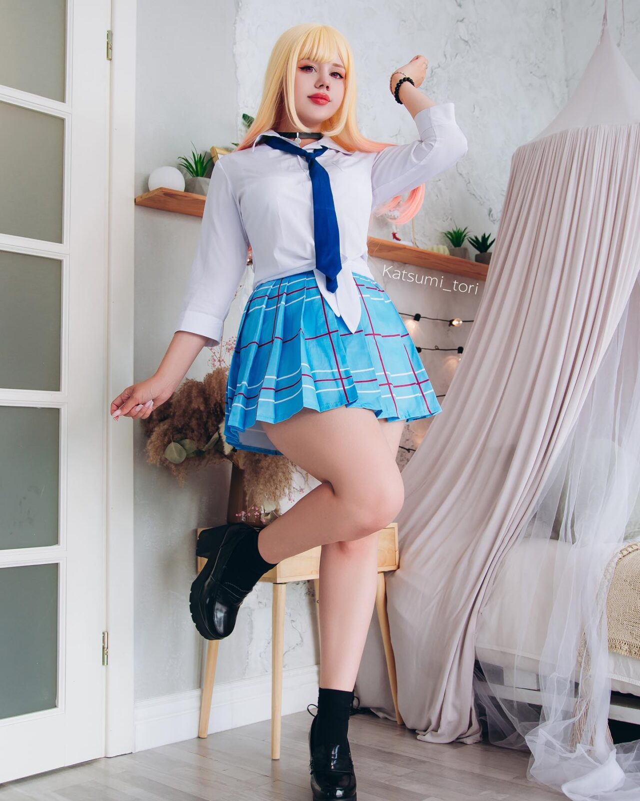 Modelo nyan.katsumi_tori fez um lindo cosplay da Marin de My Dress-Up Darling