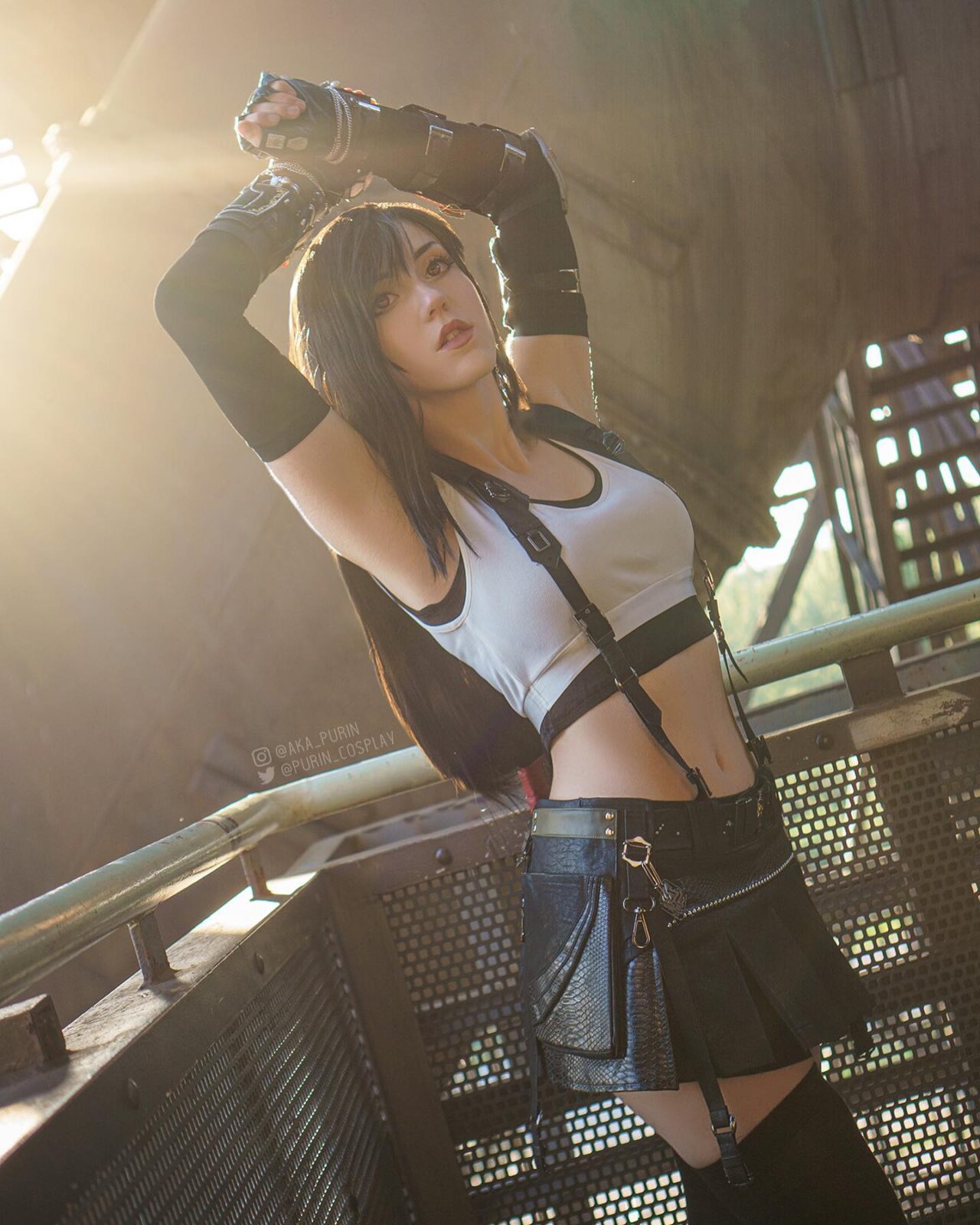 Modelo aka_purin extravasa com um cosplay perfeito da Tifa de Final Fantasy