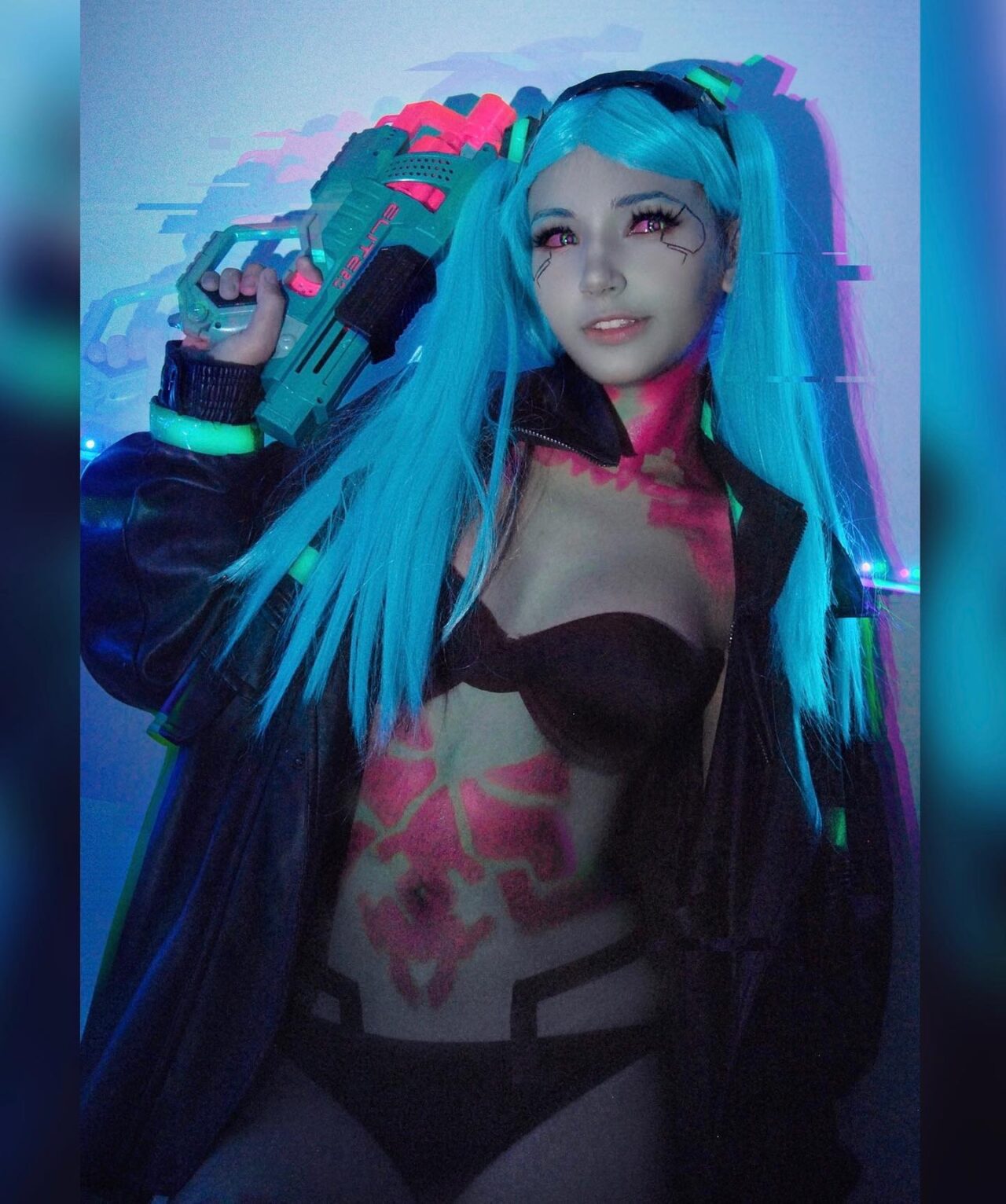 Modelo amai.lau fez um cosplay perfeito da Rebecca de Cyberpunk