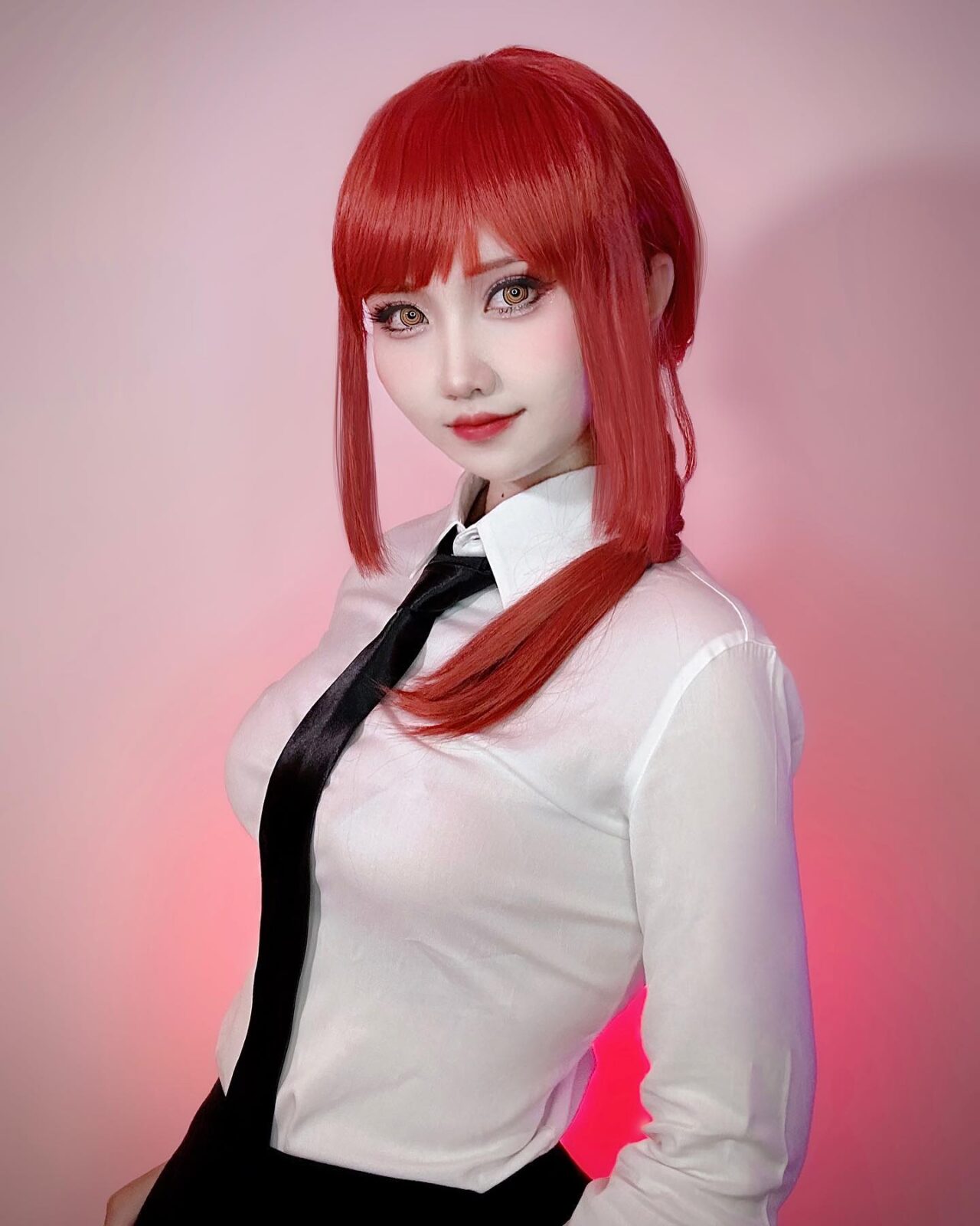 Modelo azulacann fez um encantador cosplay da Makima de Chainsaw Man