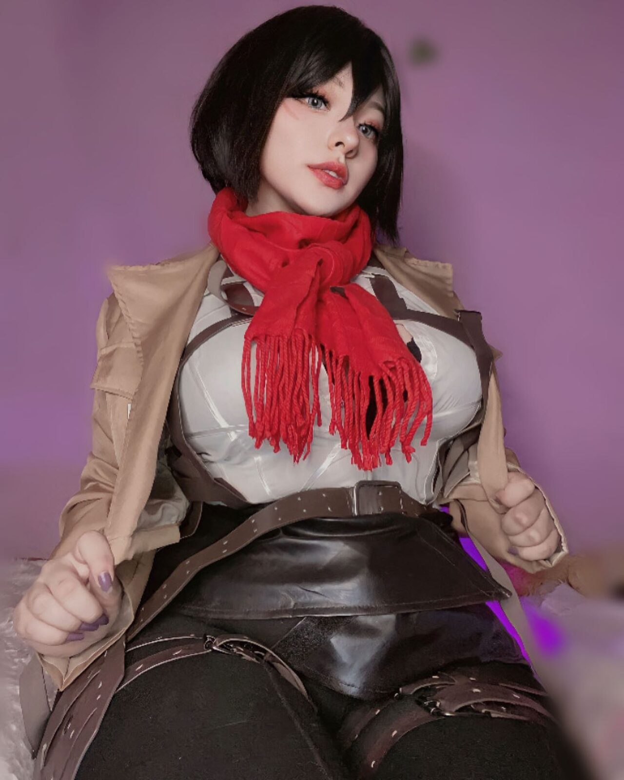 Modelo romi_nari fez um lindo cosplay da Mikasa de Attack on Titan