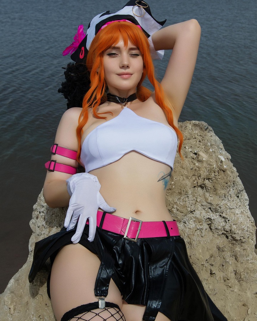 Modelo fez um ousado e belíssimo cosplay de Nami de One Piece