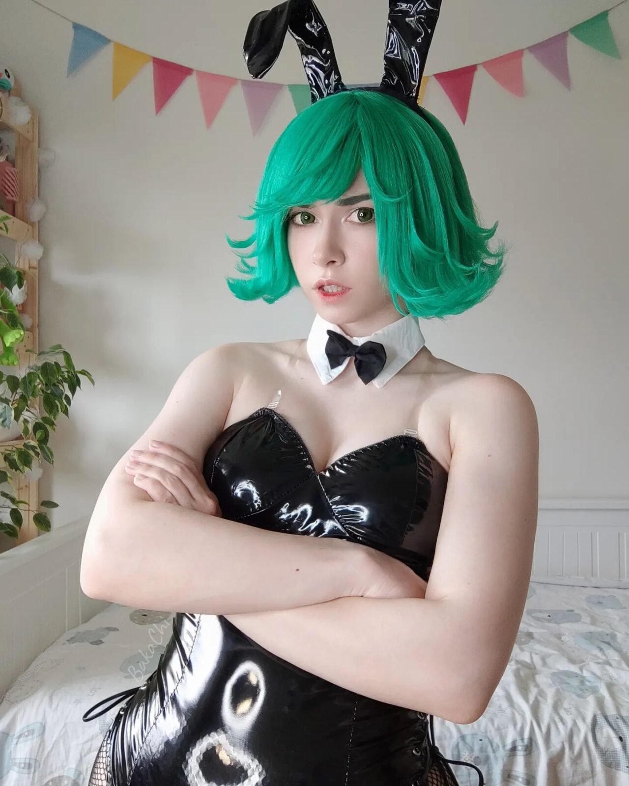 Modelo bakachi_cos fez um atraente cosplay da Tatsumaki de One Punch Man