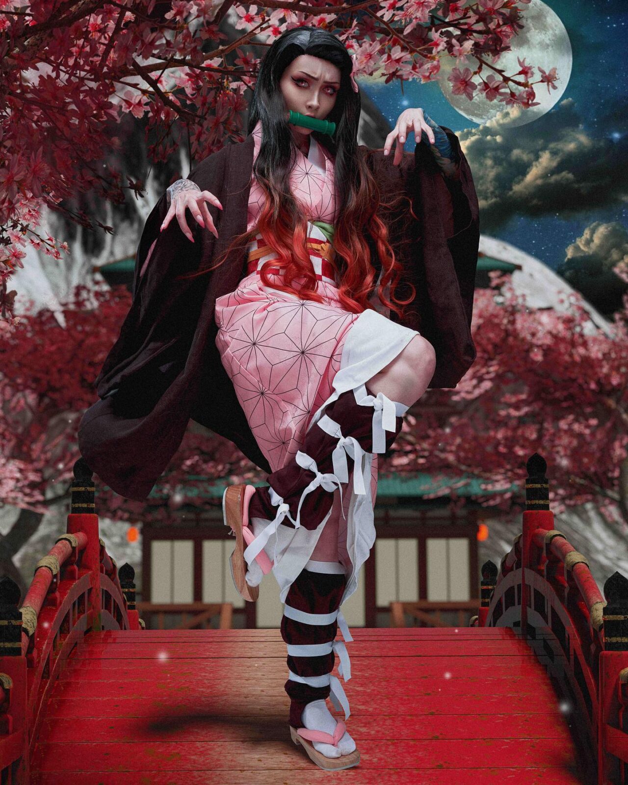 Modelo kawabarker_cos fez um lindo cosplay da Nezuko de Demon Slayer