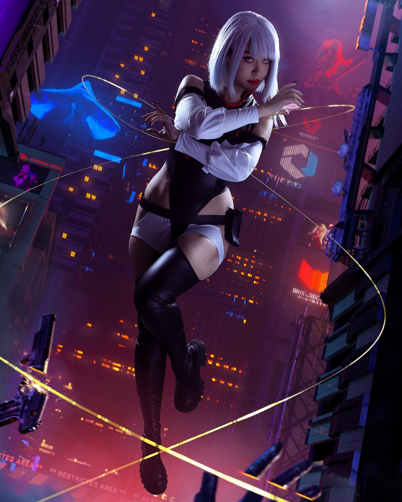 Modelo nymesiacosplay fez um sedutor cosplay da Lucy de Cyberpunk