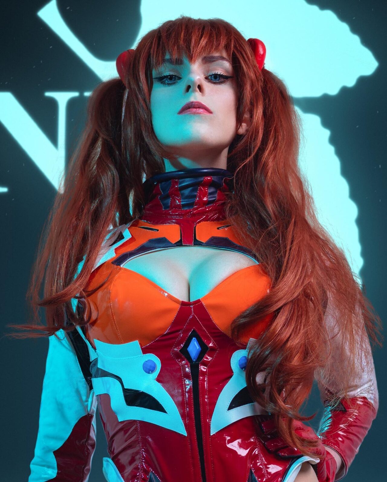 Modelo lululottie.cosplay fez um apaixonante cosplay da Asuka de Evangelion