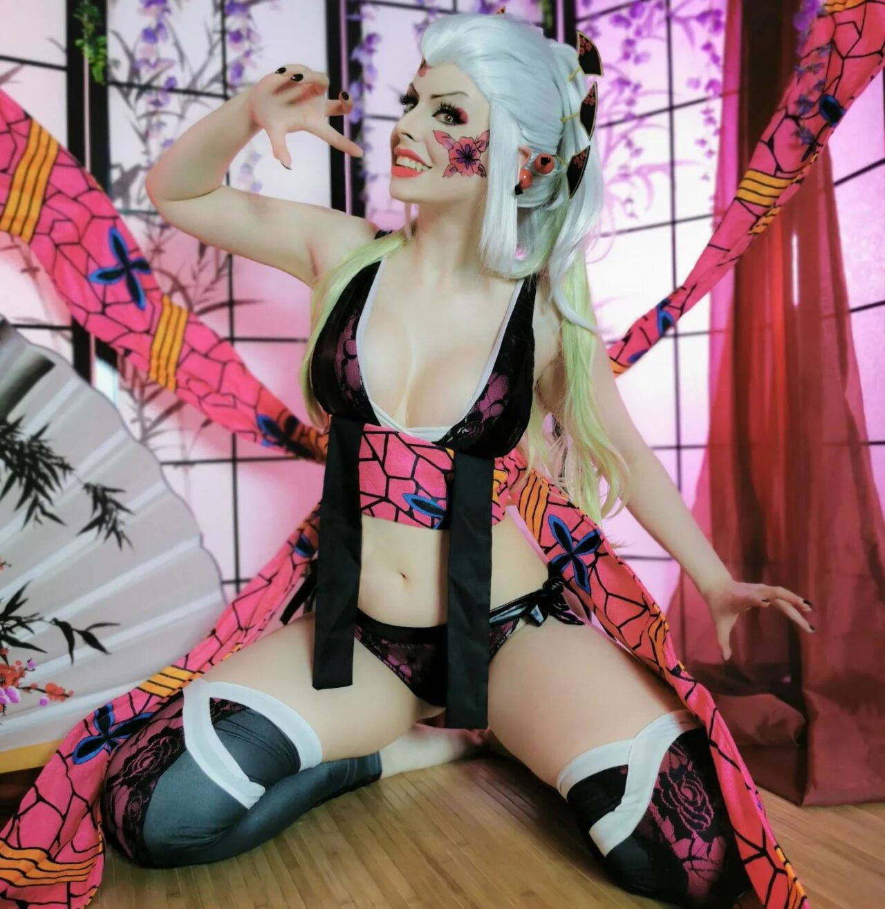 Daki, a Oni de 'Demon Slayer', Ganha Vida nas Mãos Talentosas de lunarakitsune: Um Espetacular Cosplay!