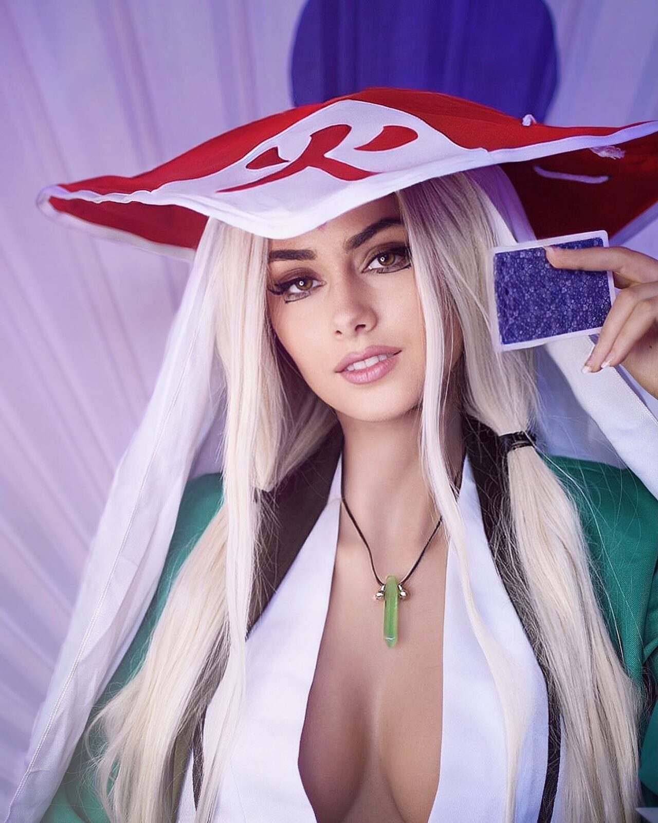 Modelo grayoranges fez um apaixonante cosplay da Tsunade de Naruto