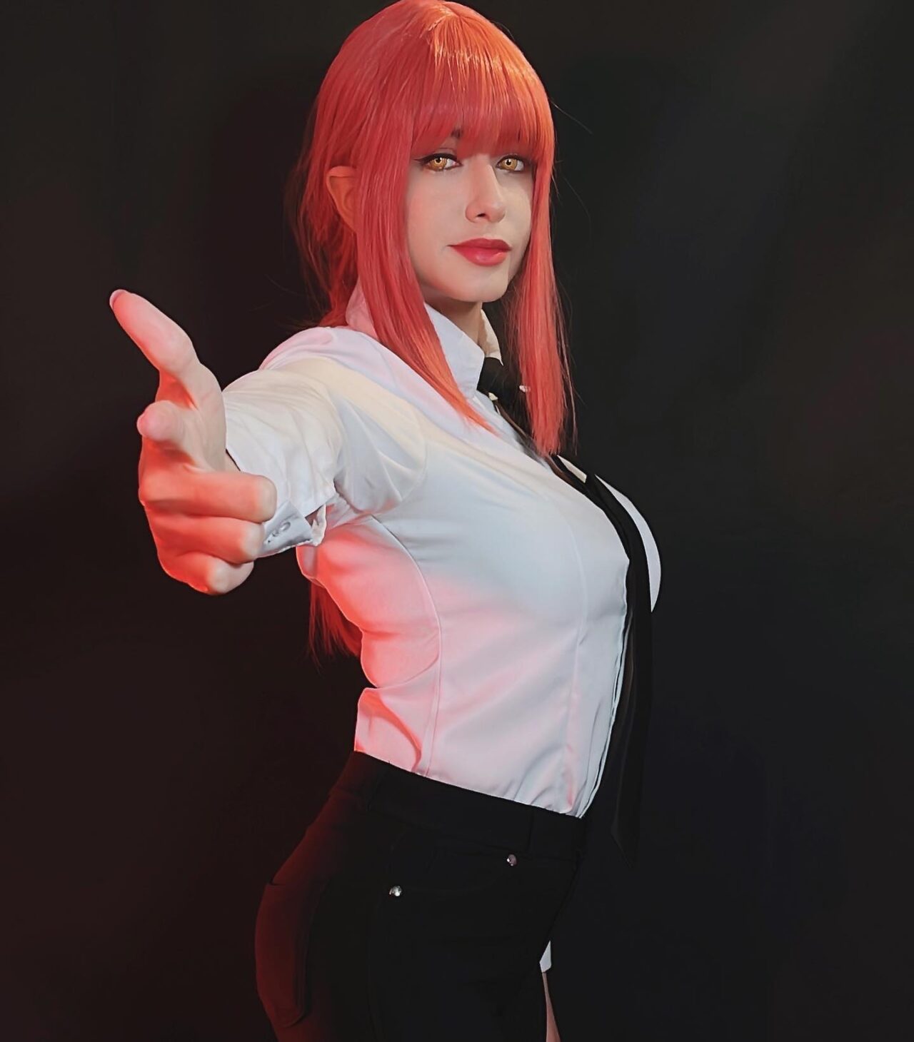 Modelo hatsunemandi fez um encantador cosplay da Makima de Chainsaw Man