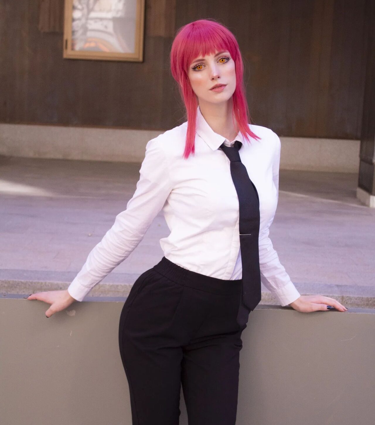 Modelo noelle.samaa fez um lindo cosplay da Makima de Chainsaw Man