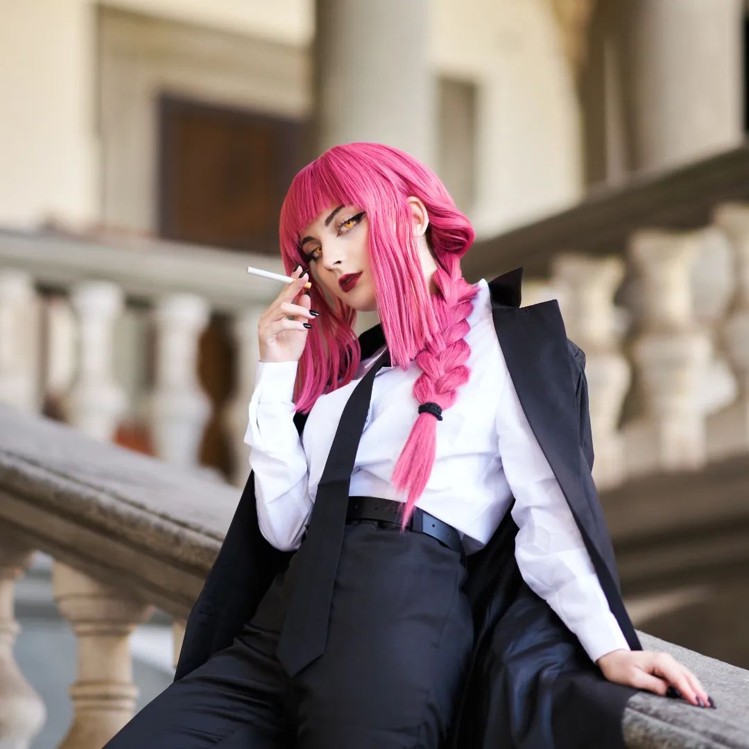 Modelo rimilky fez um lindo cosplay da Makima de Chainsaw Man