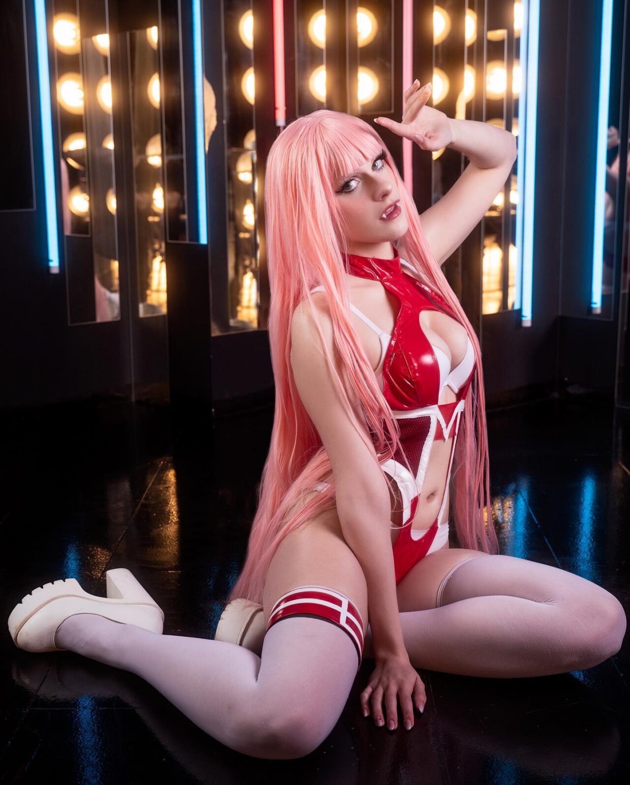 Modelo Splay Fez Um Encantador Cosplay Da Zero Two De Darling In The Franxx 