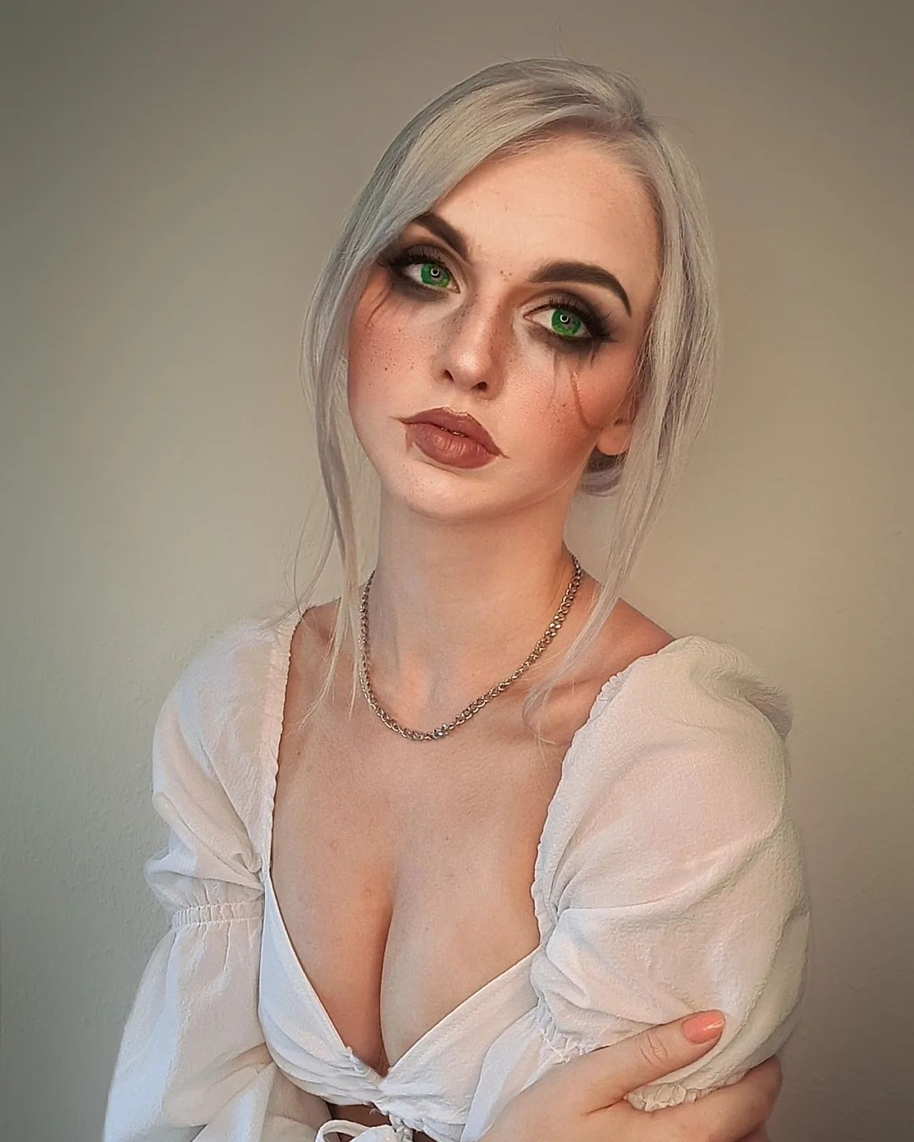 Modelo anna_ahiru fez um lindo cosplay da Ciri de The Witcher