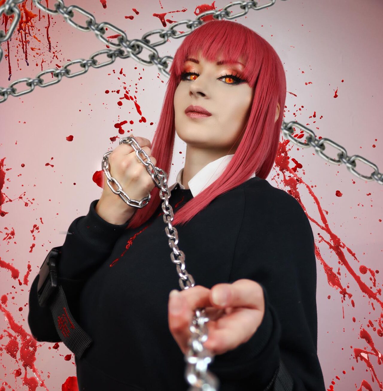 Modelo saiya_cosplay fez um apaixonante cosplay da Makima de Chainsaw Man