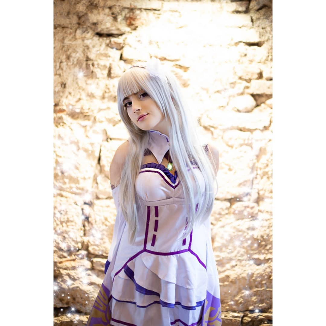 Modelo rimilky fez um lindo cosplay da Emilia de Re: Zero