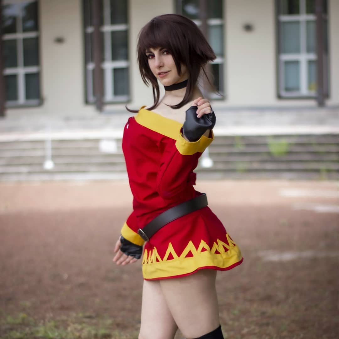 Modelo marcellinecos fez um apaixonante cosplay da Megumin de Konosuba