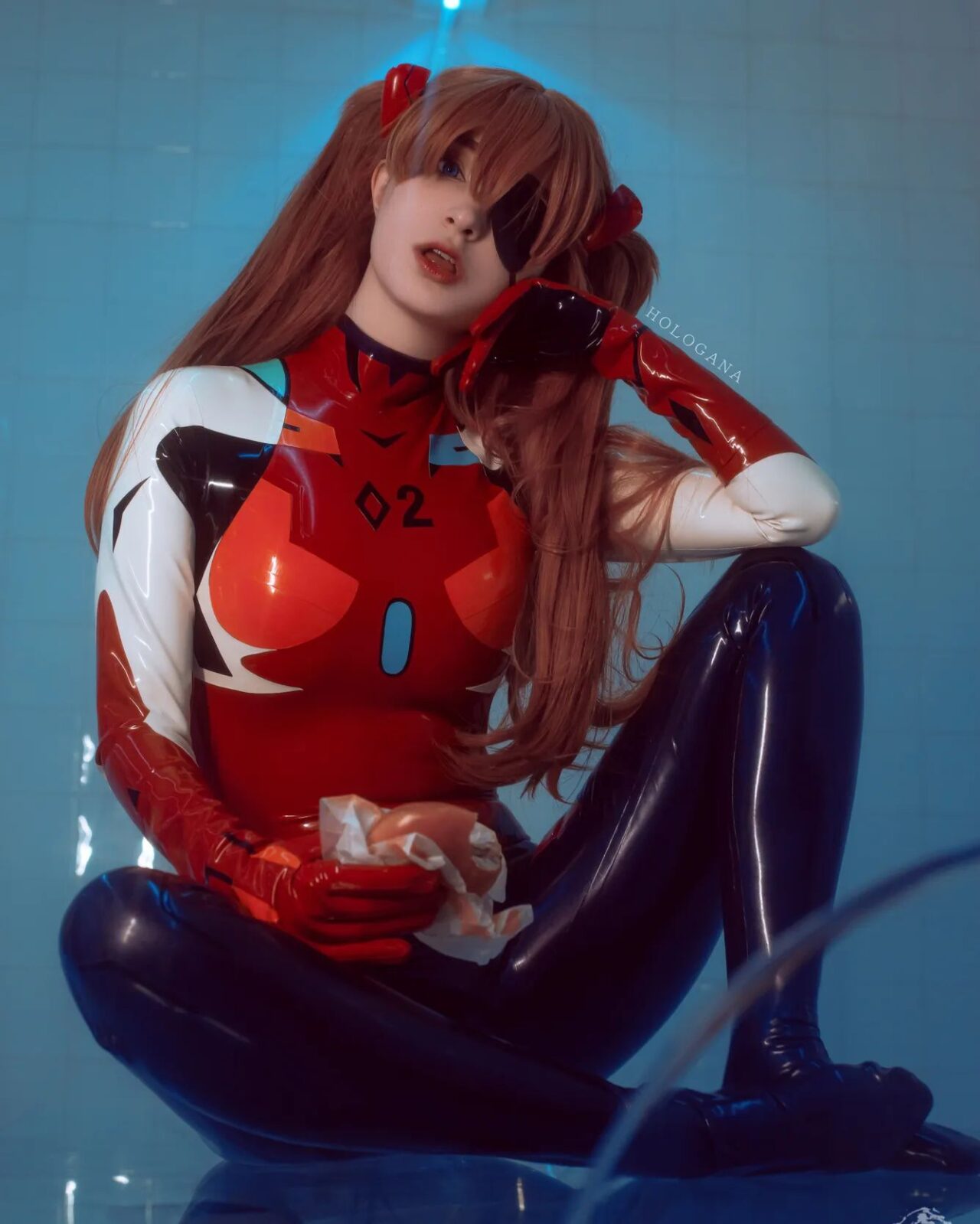 Modelo Hologana fez um avassalador cosplay da Asuka de Neon Genesis Evangelion