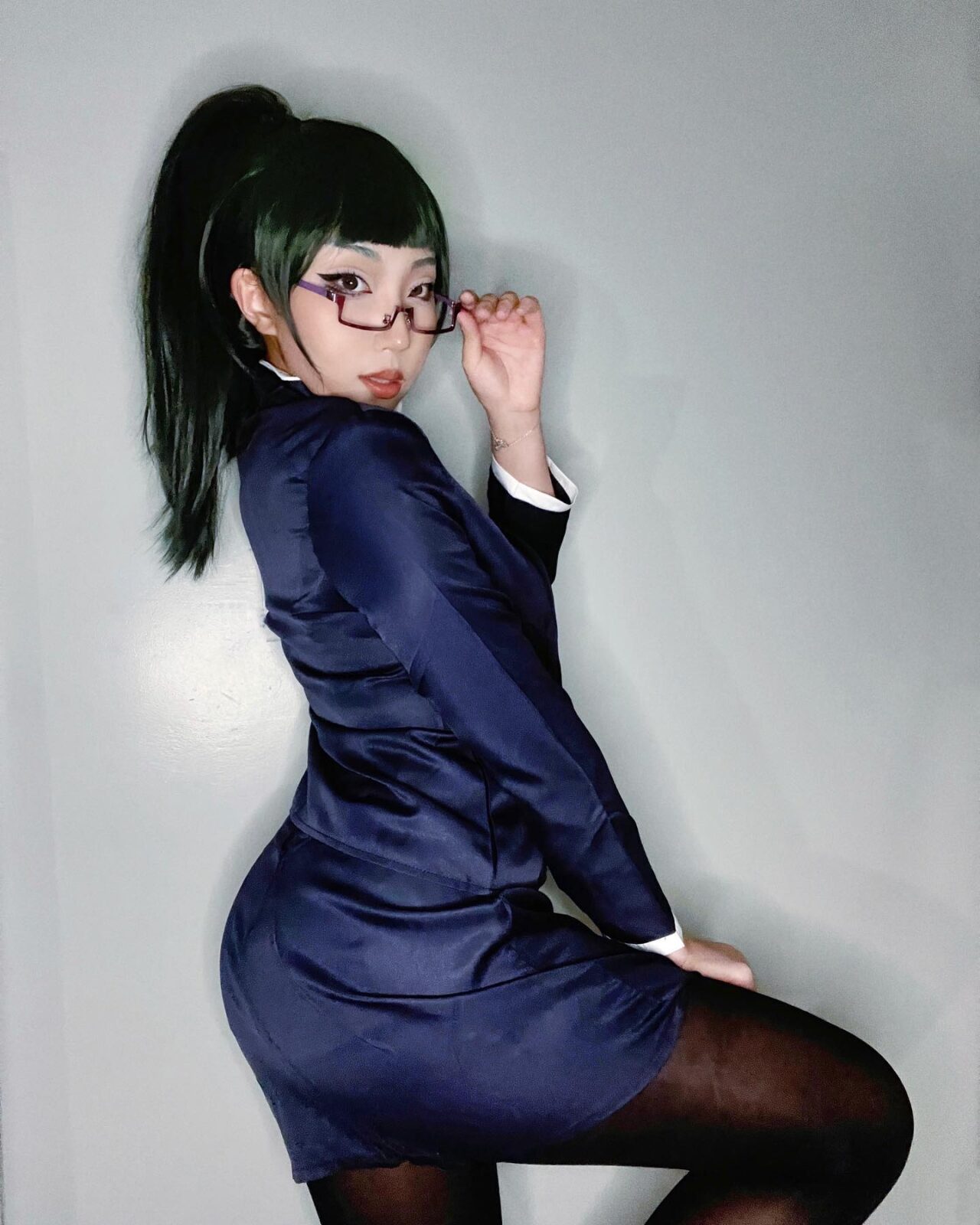 Modelo Xin fez um cosplay avassalador de Maki de Jujutsu Kaisen