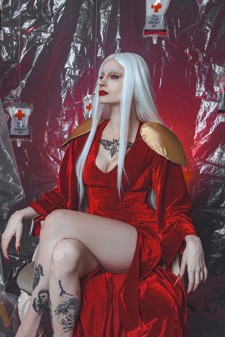 Brasileira Cepantz vai roubar o seu coração com esse cosplay da Carmilla de Castlevania