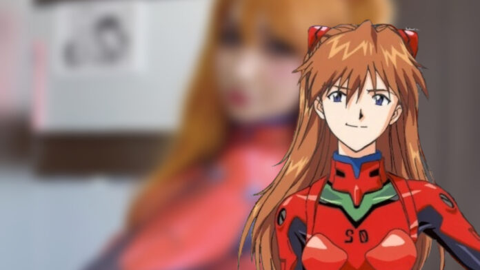 Modelo dá vida a Asuka Soryu de Neon Genesis Evangelion em um cosplay arrebatador