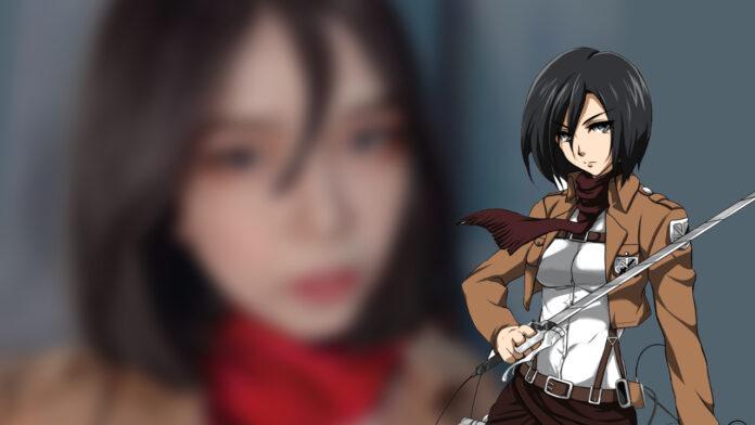 Modelo tikaaxlicia brilha com formidável cosplay da Mikasa Ackerman de Attack on Titan