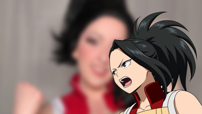 Modelo deslumbra com extraordinário cosplay da Momo Yaoyorozu de My Hero Academia