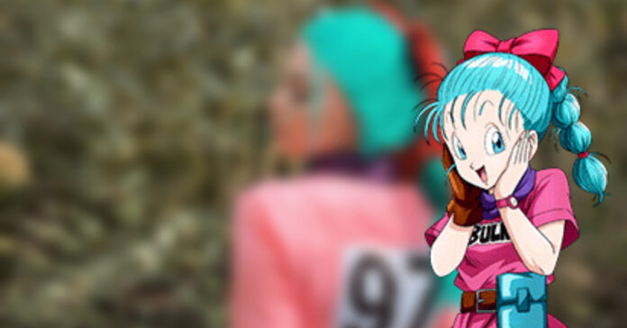 Cosplayer dá vida a Bulma de Dragon Ball trazendo nostalgia a todos com seu impecável visual