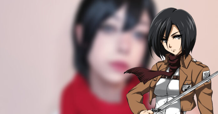 Apaixonante cosplay da Mikasa Ackerman de Attack on Titan é realizado por modelo yakitsvne