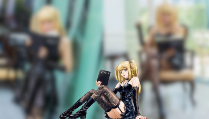 Misa Amane de Death Note ganha vida com cosplay apaixonante de Kat Kitinam