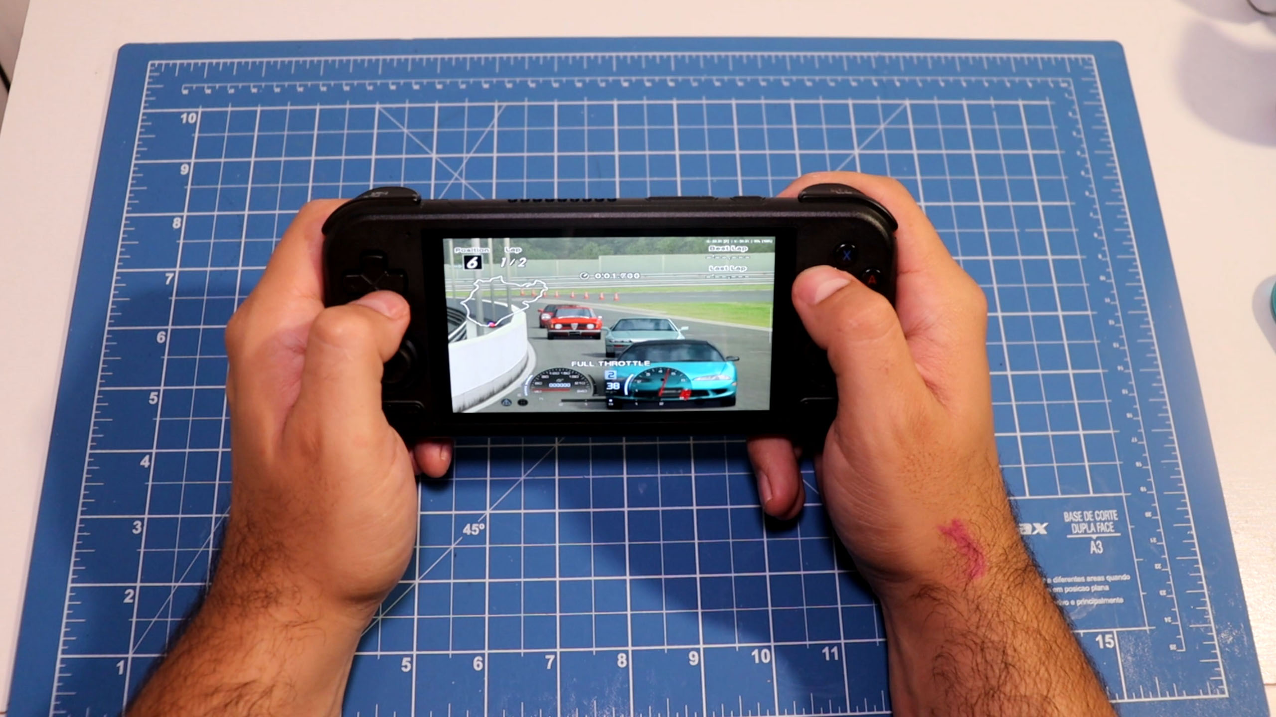 Retroid Pocket 4 Pro Análise Vale a Pena Review Critical Hits