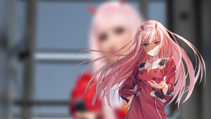 Ucraniana cativa com resplandecente cosplay da Zero Two de Darling in the Franxx