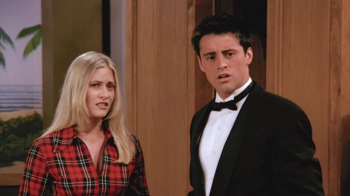 Em qual episódio Emily Procter aparece em Friends?