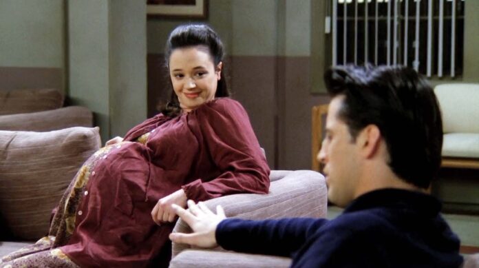 Em qual episódio Leah Remini aparece em Friends?