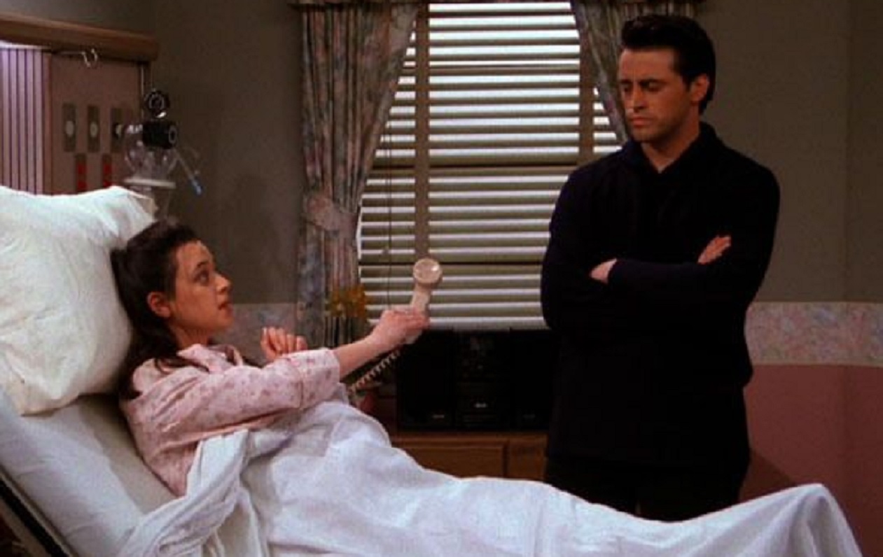 Em qual episódio Leah Remini aparece em Friends?