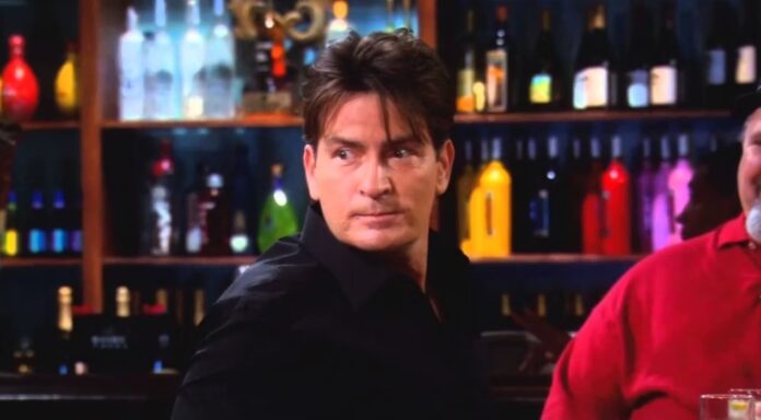 Em qual episódio Charlie Sheen aparece em The Big Bang Theory?