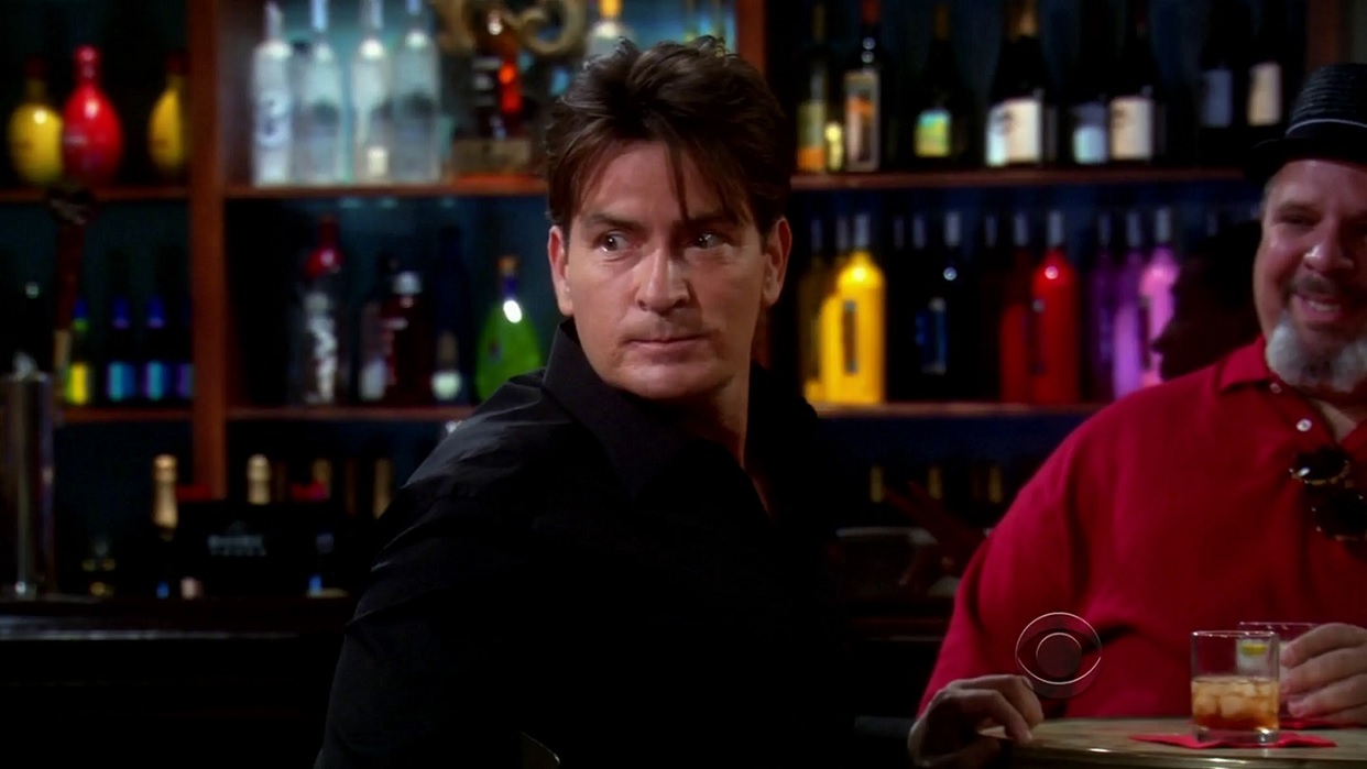 Em qual episódio Charlie Sheen aparece em The Big Bang Theory?