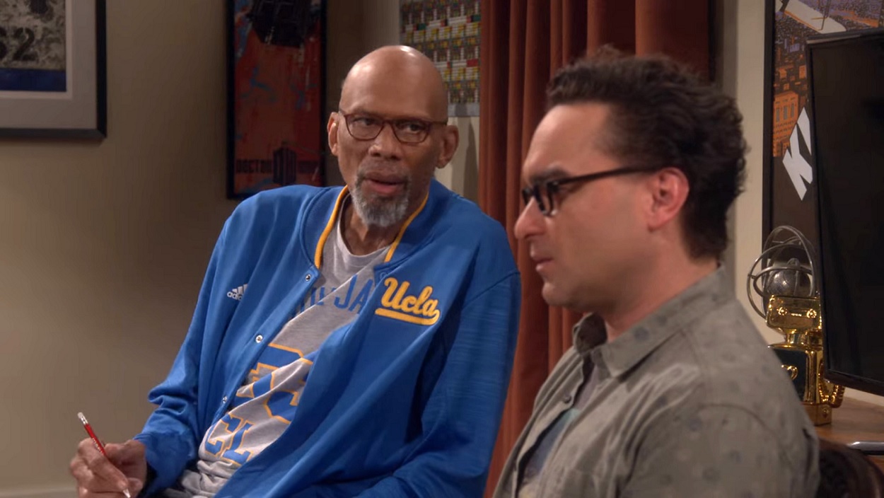 Em qual episódio Kareem Abdul-Jabbar aparece em The Big Bang Theory? 