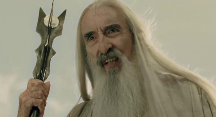 Em qual filme de O Senhor dos Anéis Saruman morre?