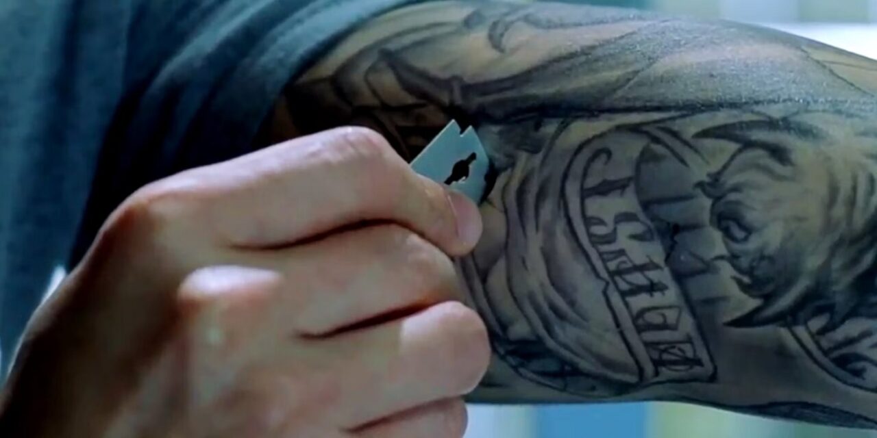 Prison Break - em qual episódio Michael revela sua tatuagem?